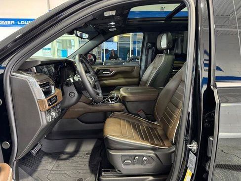 Used 2025 GMC Yukon Denali Ultimate AWD/4WD image 8