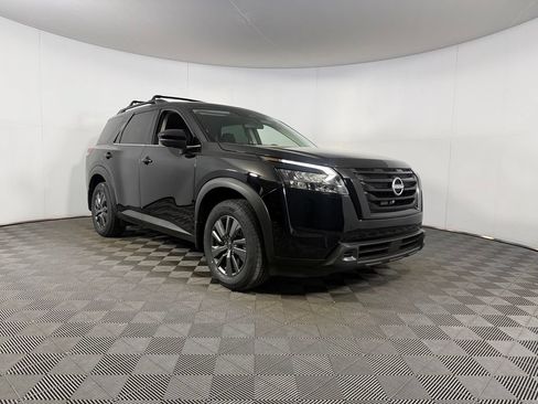 Used 2024 Nissan Pathfinder SV w/ Black Appearance Package FWD image 3