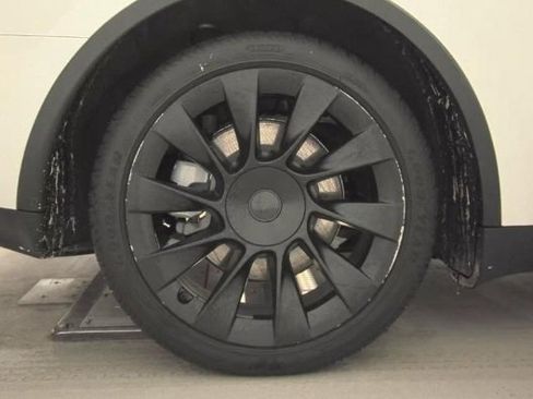 Used 2023 Tesla Model Y Long Range image 12