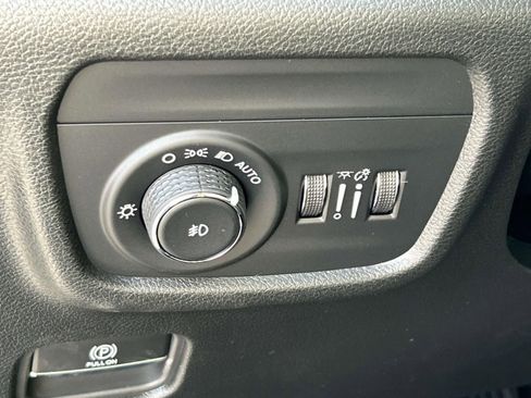 New 2025 Jeep Grand Cherokee L Limited w/ Black Appearance Package AWD/4WD image 28
