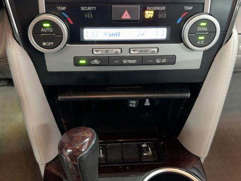 Used 2012 Toyota Camry XLE image 18