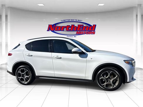 Used 2022 Alfa Romeo Stelvio Ti image 2