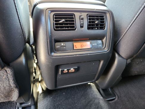 Used 2019 Nissan Pathfinder SV AWD/4WD image 12