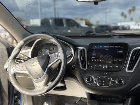 Used 2022 Chevrolet Malibu LT image 3
