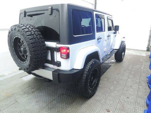 Used 2018 Jeep Wrangler Unlimited Sahara w/ Connectivity Group image 11