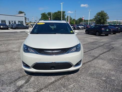 Used 2020 Chrysler Pacifica Touring-L FWD image 10