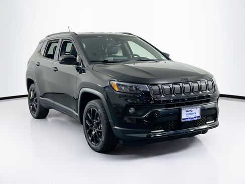 Used 2022 Jeep Compass Latitude w/ Convenience Group AWD/4WD image 3