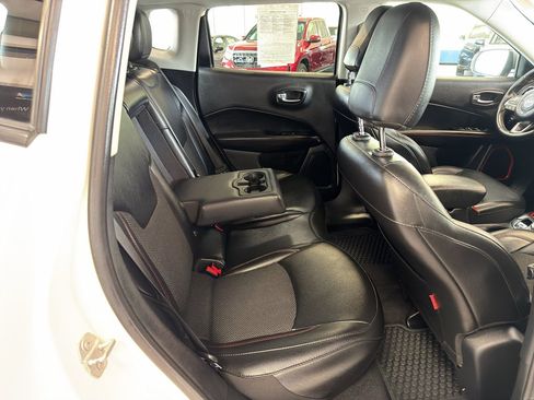 Used 2019 Jeep Compass Trailhawk AWD/4WD image 15