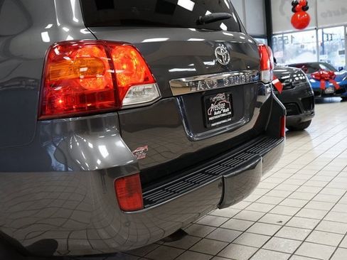 Used 2013 Toyota Land Cruiser image 18