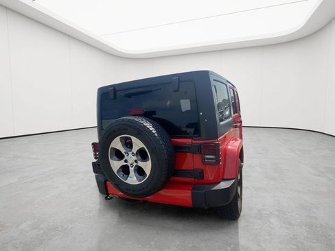 Used 2017 Jeep Wrangler Unlimited Sahara w/ Connectivity Group AWD/4WD image 28
