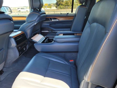 Used 2022 Jeep Grand Wagoneer Series II w/ Convenience Group III AWD/4WD image 17