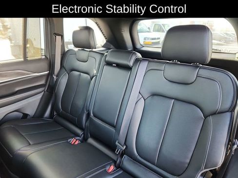 Used 2025 Jeep Grand Cherokee Limited w/ Luxury Tech Group II AWD/4WD image 29