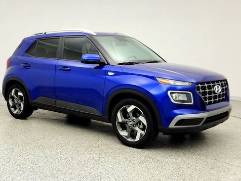 Used 2023 Hyundai Venue SEL FWD image 3