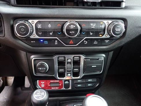 Used 2024 Jeep Wrangler Unlimited AWD/4WD image 12
