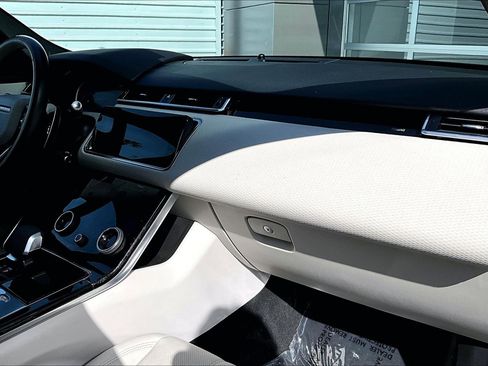 Used 2022 Land Rover Range Rover Velar R-Dynamic S image 16