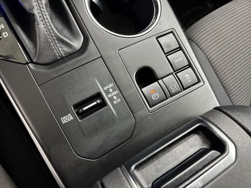 Used 2023 Toyota Highlander L image 36