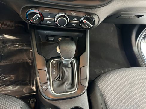 Used 2025 Kia Soul LX w/ LX Technology Package FWD image 40