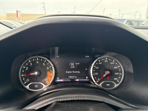 Used 2017 Jeep Renegade Limited FWD image 19
