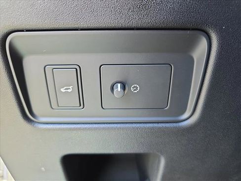 New 2026 Land Rover Discovery Limited Edition image 25