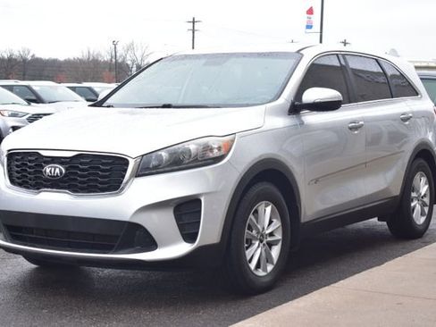 Used 2019 Kia Sorento LX image 11