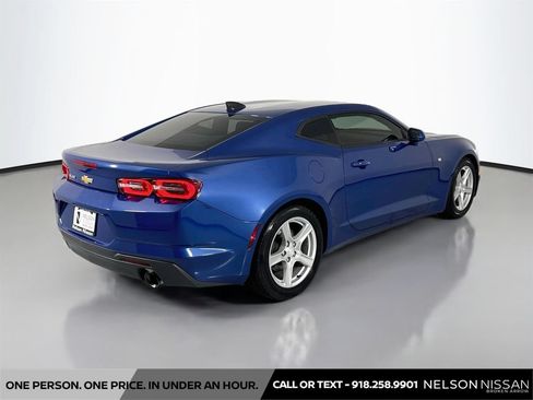Used 2019 Chevrolet Camaro LT RWD image 5