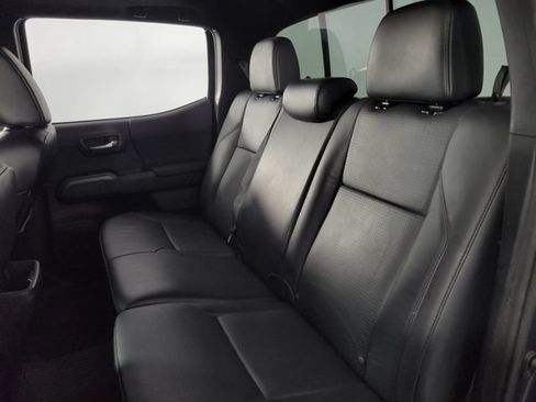 Used 2020 Toyota Tacoma TRD Off-Road w/ TRD Premium Off Road Package AWD/4WD image 18