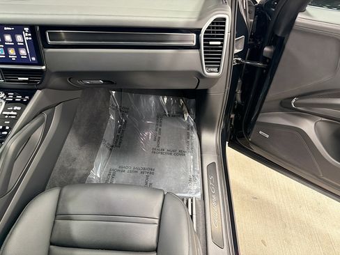 Used 2023 Porsche Cayenne GTS image 18