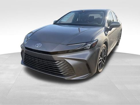 Used 2025 Toyota Camry XLE w/ Premium Package FWD image 2