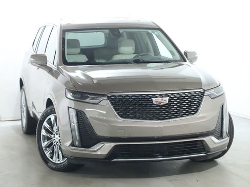 Used 2023 Cadillac XT6 Premium Luxury w/ Technology Package AWD/4WD image 2