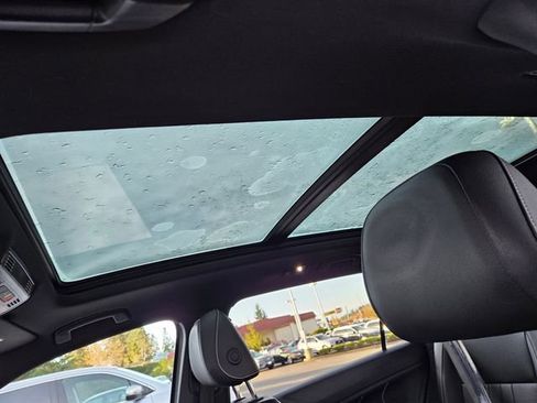 Used 2022 Volkswagen Tiguan SE R-Line image 26