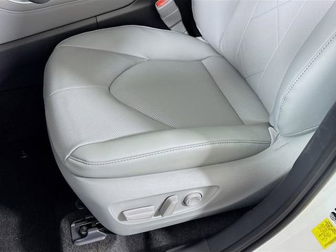 New 2026 Toyota Highlander Platinum image 16