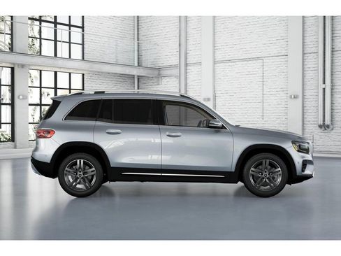 New 2025 Mercedes-Benz GLB 250 4MATIC image 2