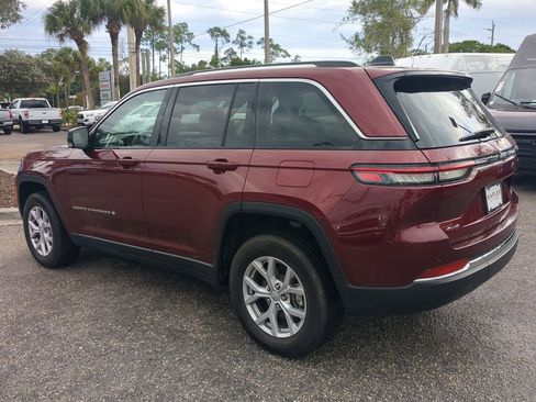 Used 2022 Jeep Grand Cherokee Limited image 7