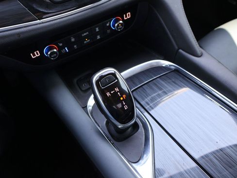Used 2020 Buick Enclave Premium w/ Sun and Sites Package FWD image 30