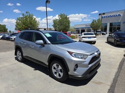 Used 2019 Toyota RAV4 XLE w/ All Weather Liner Package FWD image 3