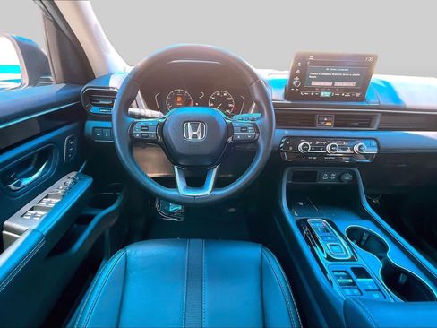 Used 2025 Honda Pilot EX-L image 6