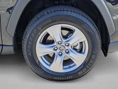 Used 2025 Toyota RAV4 XLE FWD image 24