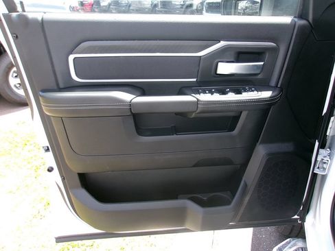 Used 2025 RAM 2500 Big Horn AWD/4WD image 6