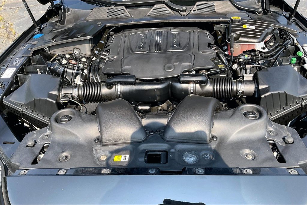 Used 2018 Jaguar XJ R-Sport RWD image 30