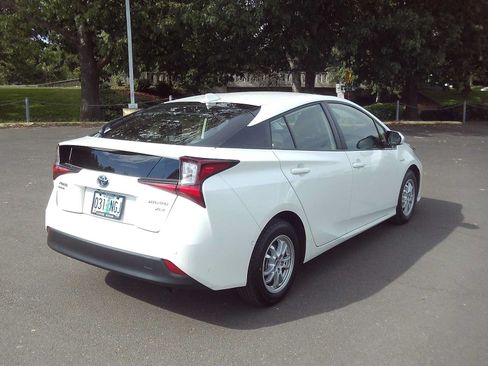 Used 2020 Toyota Prius XLE w/ Advanced Technology Package AWD/4WD image 5