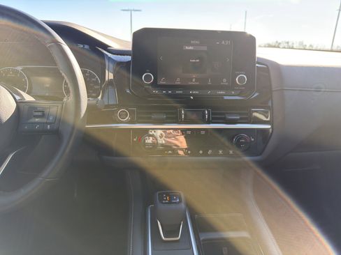 Used 2022 Nissan Pathfinder SV image 29