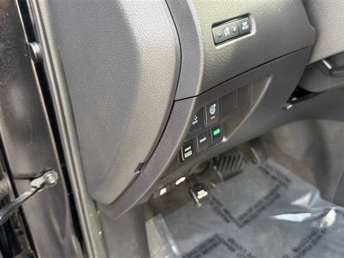 Used 2017 Nissan Rogue S AWD/4WD image 8
