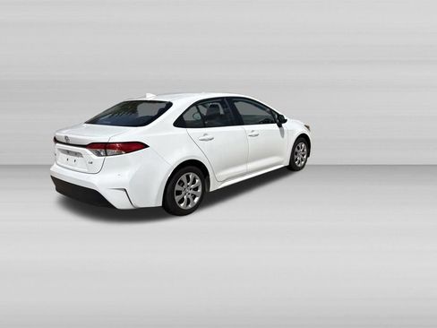 Used 2025 Toyota Corolla LE FWD image 5