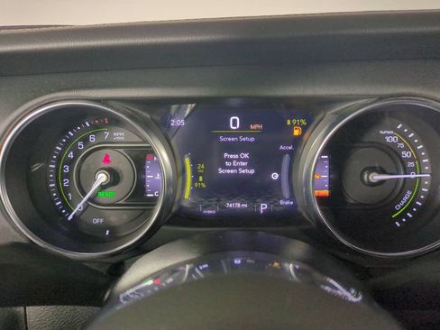 Used 2022 Jeep Wrangler Unlimited Sahara w/ Cold Weather Group AWD/4WD image 34