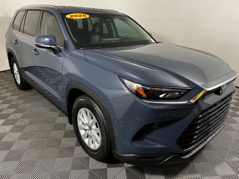 Used 2026 Toyota Grand Highlander XLE FWD image 3