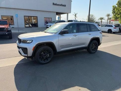 New 2026 Jeep Grand Cherokee Altitude AWD/4WD image 1