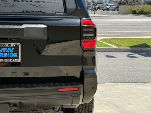 Used 2025 Toyota 4Runner TRD Off-Road Premium AWD/4WD image 15