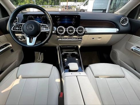 Certified 2023 Mercedes-Benz GLB 250 4MATIC image 9