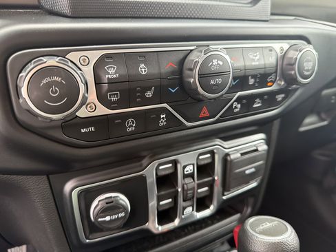 Used 2023 Jeep Gladiator Sport AWD/4WD image 34