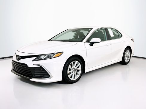 Used 2024 Toyota Camry LE image 3